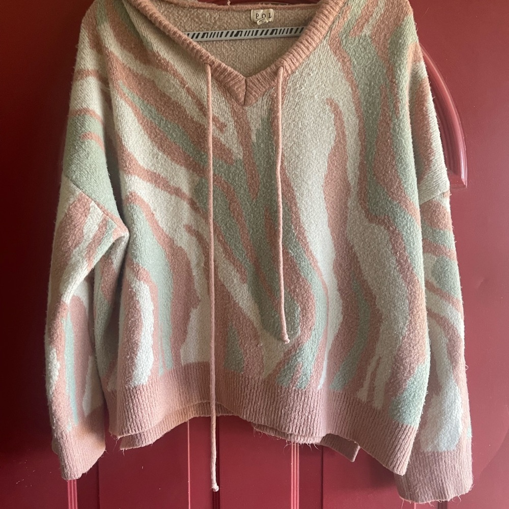 POL V-Neck Sweater in Pink and Mint